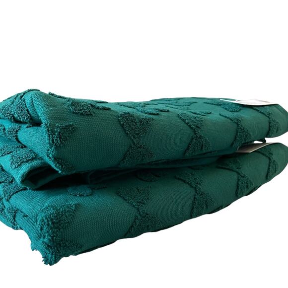 Bella Lux Christmas Bows Bath Towel Set of 2 Chic Holiday Green Bathroom Decor - Picture 6 of 16